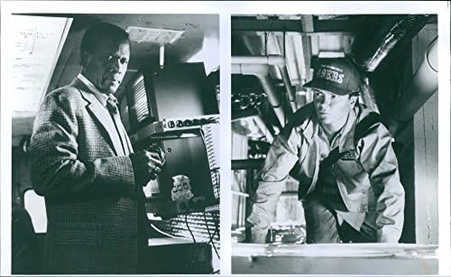 Реколта снимка Сидни Поатие и Ривър Финикс в главните роли във филма на 1992 г. Сникерсы.