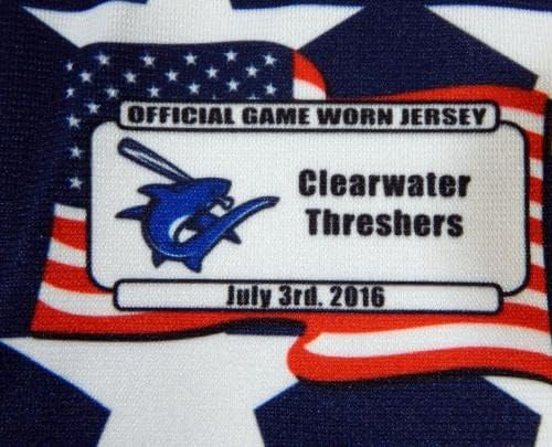 Играта Clearwater Threshers Blank Пусната в Червена фланелка на САЩ 4 юли, 8 - Използваните в играта тениски MLB