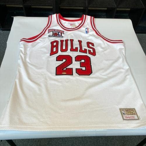 Майкъл Джордан е подписал договор с Чикаго Булс 1991-1992 гръб към гръб В тениска на Шампионската UDA COA - Тениски НБА с автограф